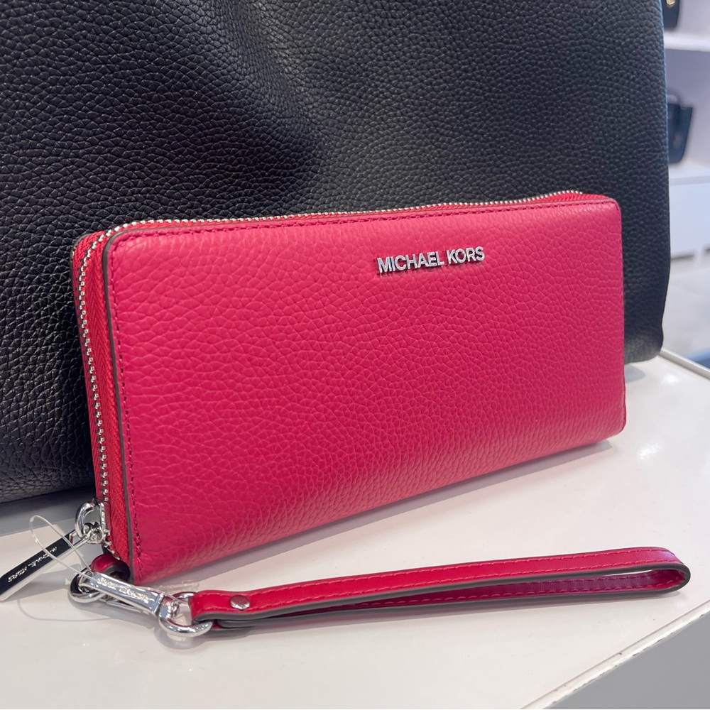 MICHAEL KORS Lg Pebbled Leather Continental Wallet Wristlet Phone
Dark Raspberry - Picture 7 of 16